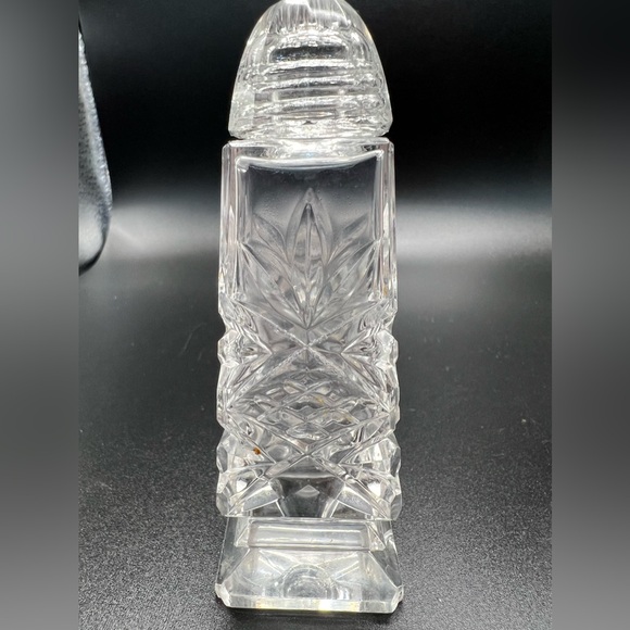 Vintage cut glass salt and pepper shaker set - Picture 4 of 7